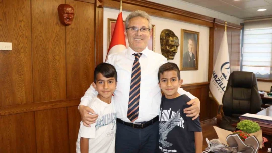 Başkan Tetik, Halk Günü'nde vatandaşın sorunlarını dinledi