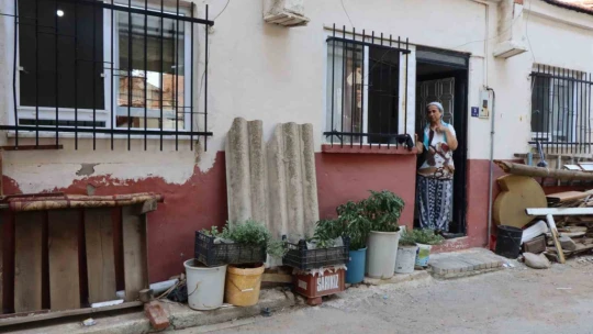 Başkan Tetik, kendi elleri ile tekerlekli sandalyeyi teslim etti