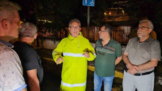 Başkan Tetik, su baskını olan mahallelerde incelemelerde bulundu