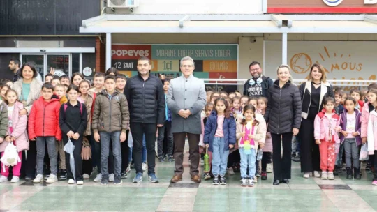Başkan Tetik'ten minik öğrencilere sürpriz