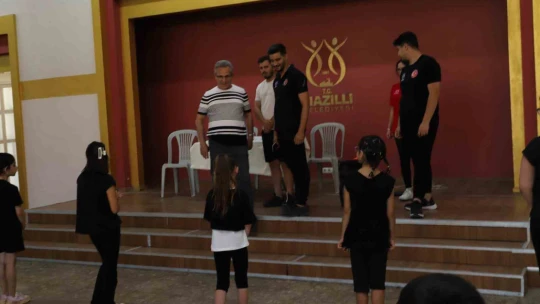 Başkan Tetik'ten Nazilli Belediyesi Halk Oyunları Topluluğu ile görüştü