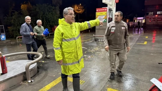 Başkan Tetik, yağmurdan etkilenen mahallelerde incelemelerde bulundu