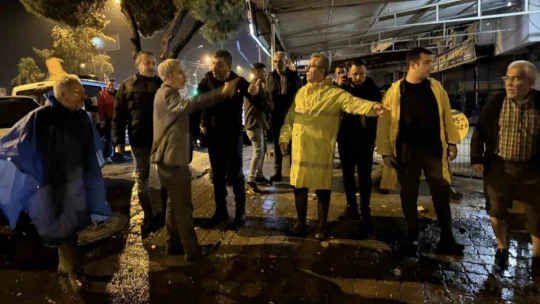 Başkan Tetik, yağmurdan etkilenen mahallelerde incelemelerde bulundu
