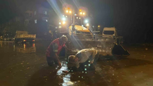 Başkan Tetik, yağmurdan etkilenen mahallelerde incelemelerde bulundu