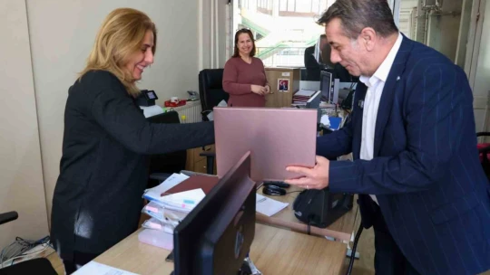 Başkan Yetişkin, çalışma arkadaşlarının yeni yılını kutladı