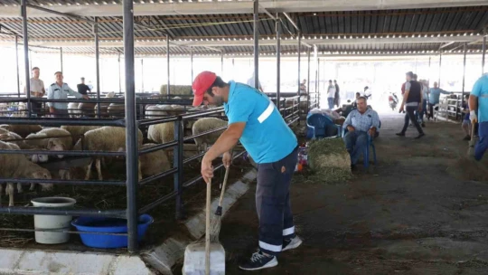 Başkan Yetişkin'den arife mesaisi