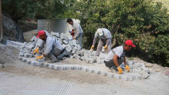 Başkan Yetişkin'den Efeler'e 65 milyonluk yol yatırımı