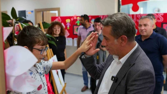 Başkan Yetişkin, Efeler'in özel çocuklarıyla Zafer Bayramı'nı kutladı