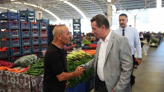 Başkan Yetişkin esnaf ve vatandaşlarla bir araya geldi