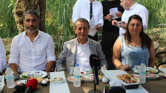 Başkan Yetişkin, gazetecilerle bir araya geldi