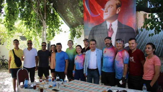 Başkan Yetişkin'in Kocaarap Zeybeği performansı beğeni topladı