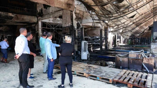 Başkan Yetişkin, iş yeri yanan esnafla görüştü
