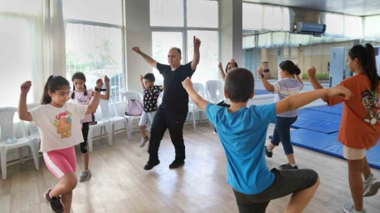 Başkan Yetişkin vatandaşları sanatla buluşturuyor