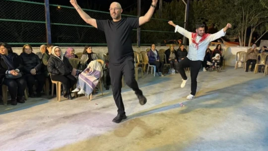 Başkan Zencirci, asker adaylarıyla zeybek oynadı