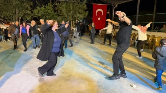 Başkan Zencirci, asker adaylarıyla zeybek oynadı