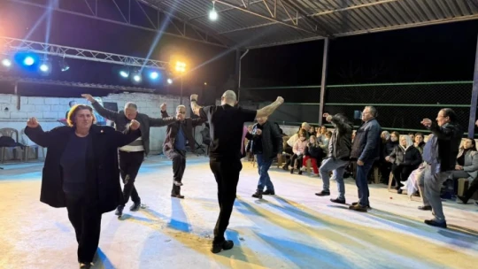 Başkan Zencirci, asker adaylarıyla zeybek oynadı