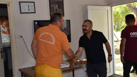 Başkan Zencirci'den ateş savaşçılarına börek ikramı