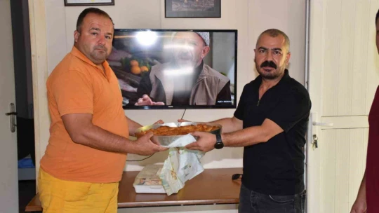 Başkan Zencirci'den ateş savaşçılarına börek ikramı