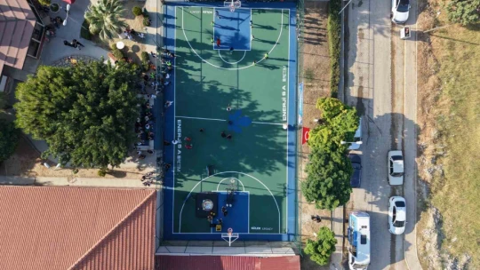 Başkan Zencirci gençlere sözünü tuttu, basket sahasını açtı