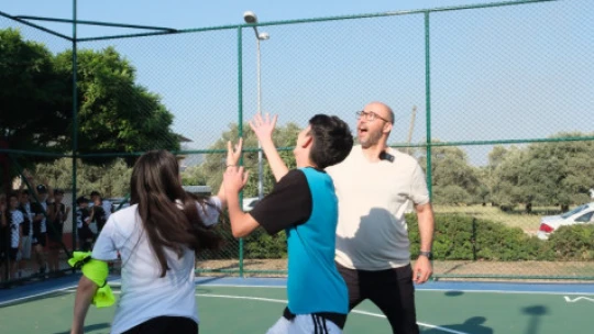 Başkan Zencirci gençlere sözünü tuttu, basket sahasını açtı