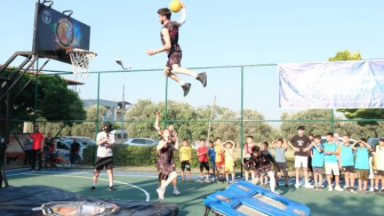 Başkan Zencirci gençlere sözünü tuttu, basket sahasını açtı