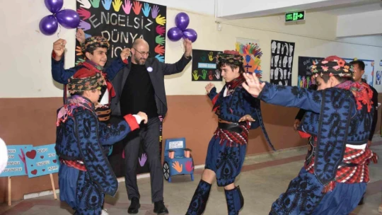 Başkan Zencirci, Germencik'in özel çocuklarıyla zeybek rüzgarı estirdi