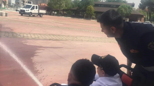 Başkan Zencirci koltuğunu çocuklara devretti
