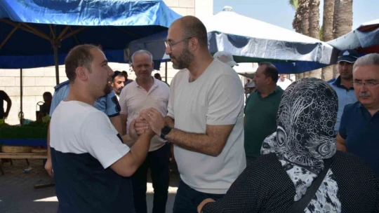Başkan Zencirci meclis üyeleriyle birlikte Germencik pazarında vatandaşlarla buluştu