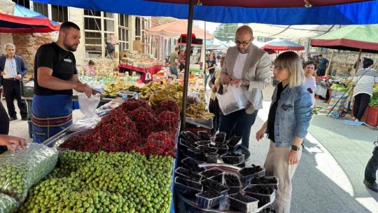 Başkan Zencirci Ortaklar pazarında vatandaşlarla buluştu