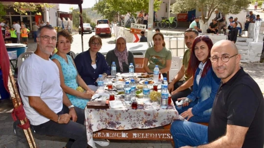 Başkan Zencirci, Selatin Organik Köy Pazarı'nda vatandaşlarla buluştu