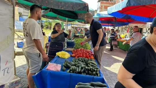 Başkan Zencirci semt pazarında esnaf ve vatandaşlarla buluştu