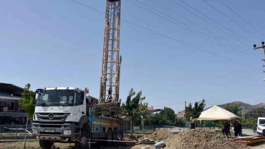 Başkan Zencirci, sondaj çalışmasını yerinde inceledi