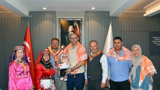 Başkan Zencirci'ye yağlık hediye edildi