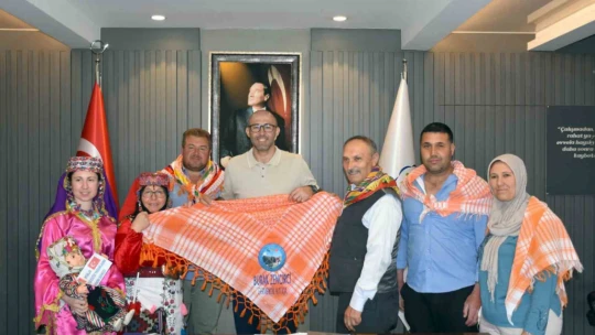 Başkan Zencirci'ye yağlık hediye edildi