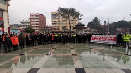Başkan Özcan'a personelinden pankartlı 'maaş' teşekkürü