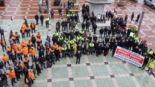 Başkan Özcan'a personelinden pankartlı 'maaş' teşekkürü
