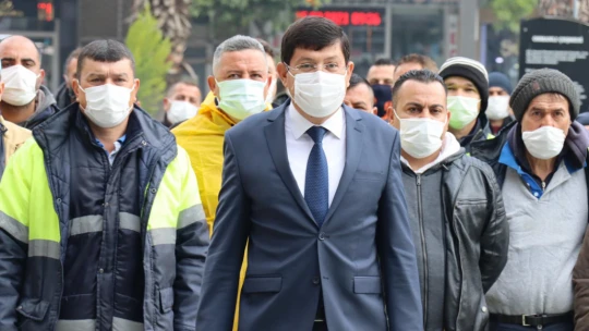 Başkan Özcan'a personelinden pankartlı 'maaş' teşekkürü
