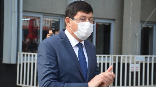 Başkan Özcan'a personelinden pankartlı 'maaş' teşekkürü