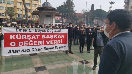 Başkan Özcan'a personelinden pankartlı 'maaş' teşekkürü