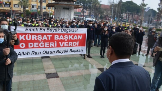 Başkan Özcan'a personelinden pankartlı 'maaş' teşekkürü