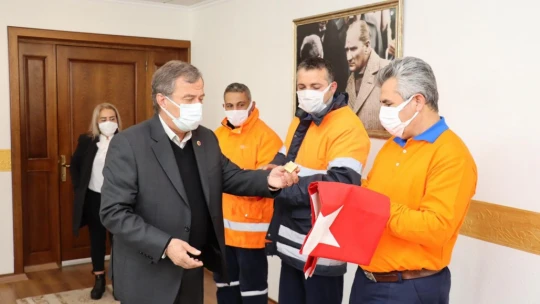 Başkan Özcan'dan altın gibi harekete altın ödülü