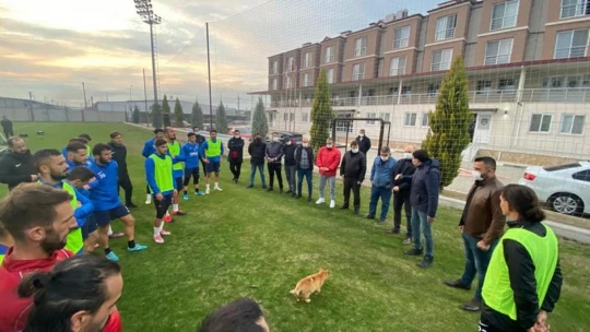 Başkan Özcan'dan Naz-Naz'a moral desteği