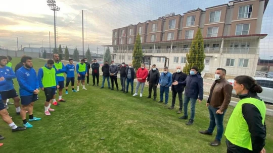 Başkan Özcan'dan Naz-Naz'a moral desteği