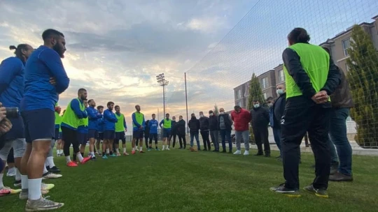 Başkan Özcan'dan Naz-Naz'a moral desteği