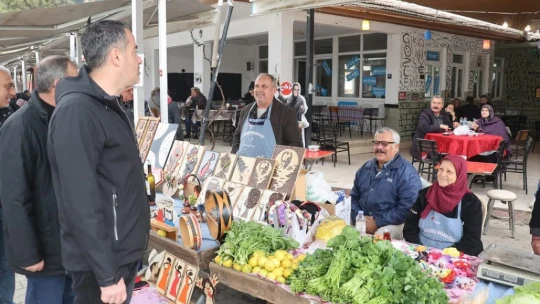 Başkanı Arıcı, Köylü ve Üretici Pazarı'nda vatandaşlarla buluştu