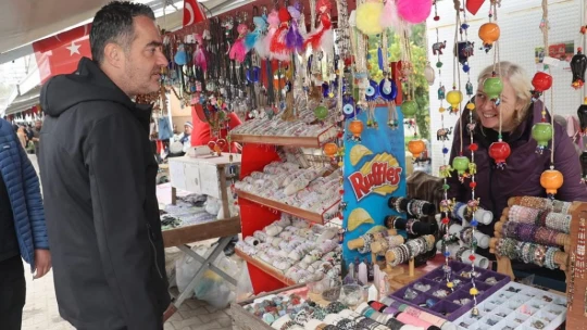 Başkanı Arıcı, Köylü ve Üretici Pazarı'nda vatandaşlarla buluştu
