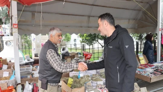 Başkanı Arıcı, Köylü ve Üretici Pazarı'nda vatandaşlarla buluştu