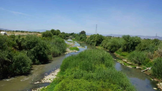 Batı Anadolu'nun en büyük nehri suya hasret kaldı