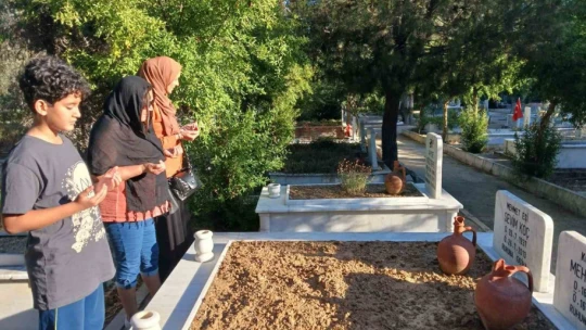 Bayram öncesi Aydın'da mezarlıklar ziyaretçilerle doldu