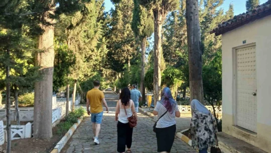 Bayram öncesi Aydın'da mezarlıklar ziyaretçilerle doldu